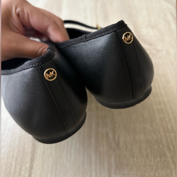 Michael Kors Mae Black Leather Ballet Flats Flex Mary Jane Classic Buckle Sz 9.5 - Picture 13 of 16